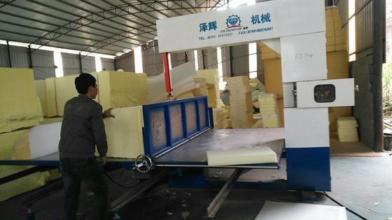Dikey Polyurethane Yatak Köpük Kesme Makinesi Hızlı Tel Yarım Otomatik